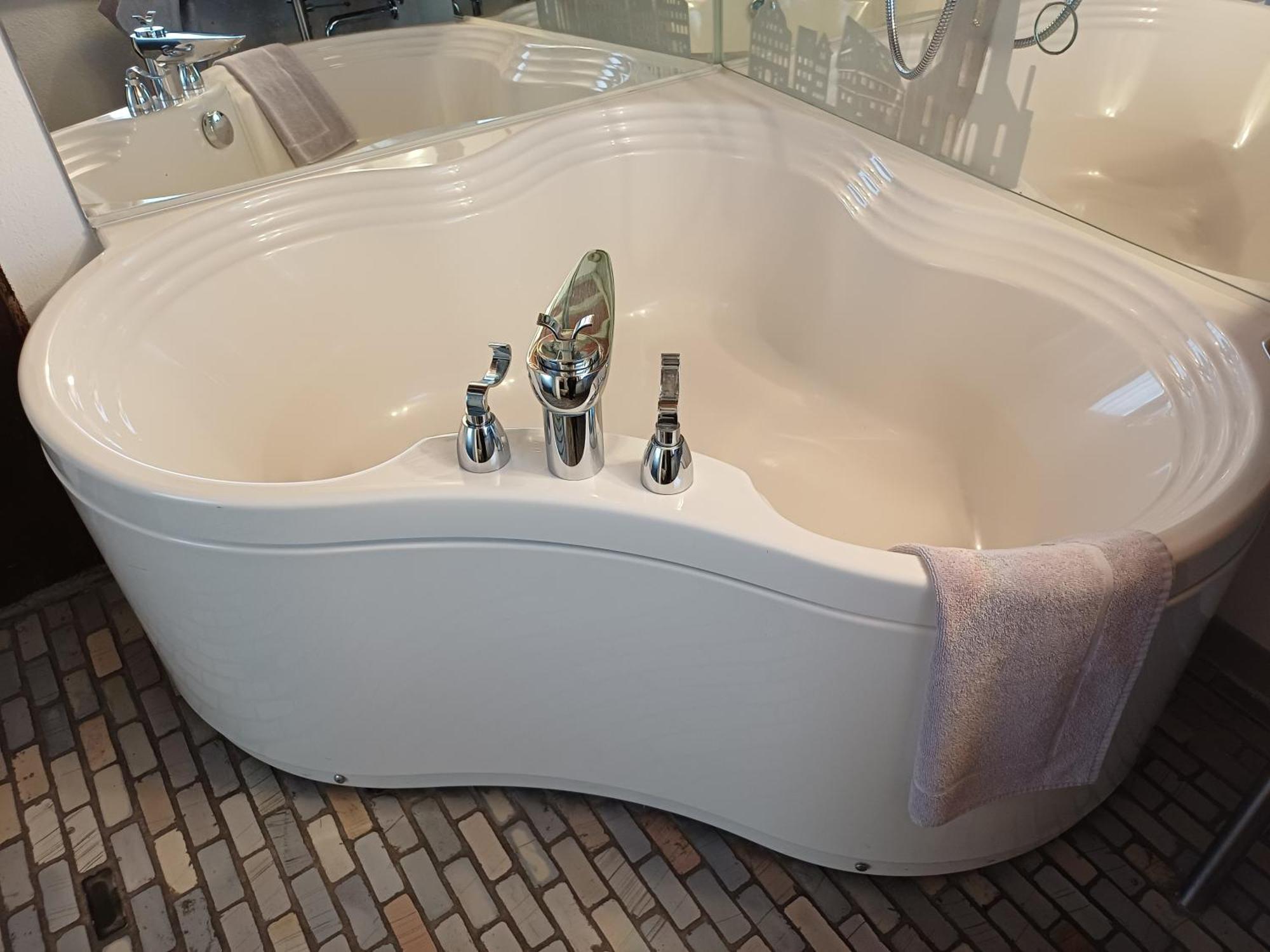 Standard Zimmer mit Kingsize-Bett
